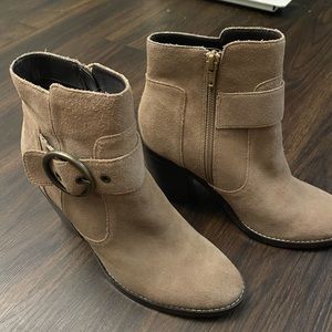 Cute Sole Society healed booties!